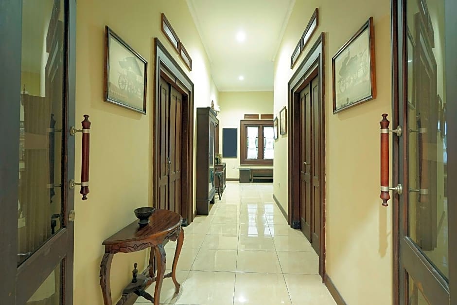 OYO 804 Ndalem Maharani Guest House