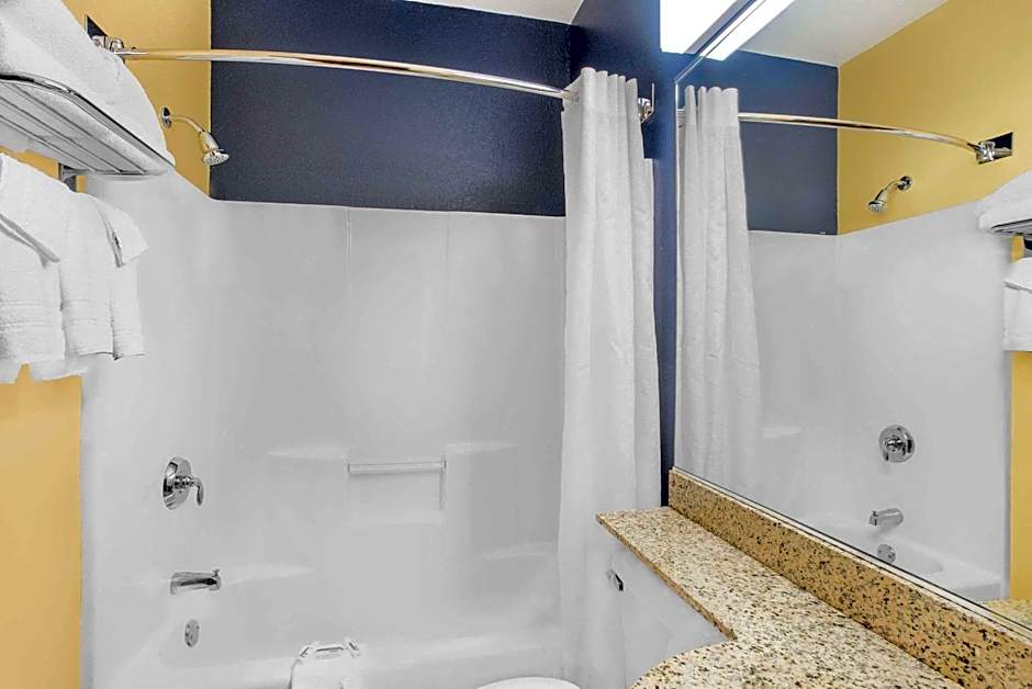 Microtel Inn & Suites By Wyndham Chili/Rochester Airport