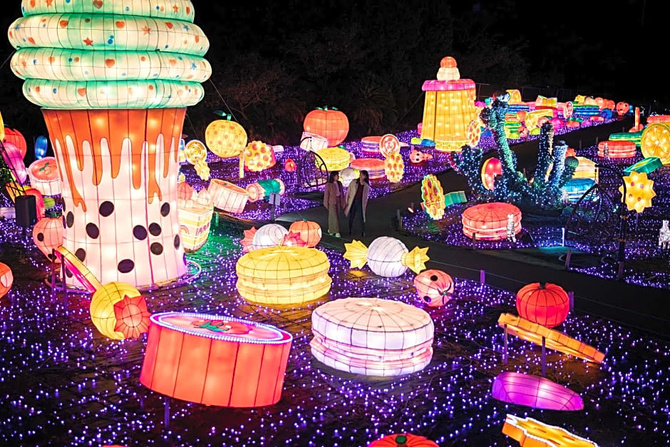 Izu Ippeki lake lakeside terrace