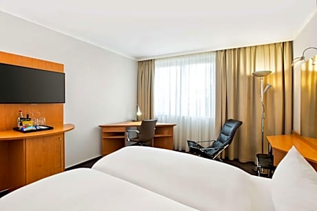 Family Connecting Room with Extra Bed (3 Adults + 2 Children)