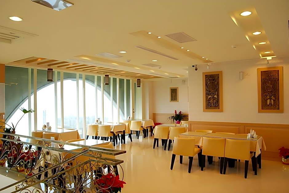 STARRISE LEISURE HOTEL