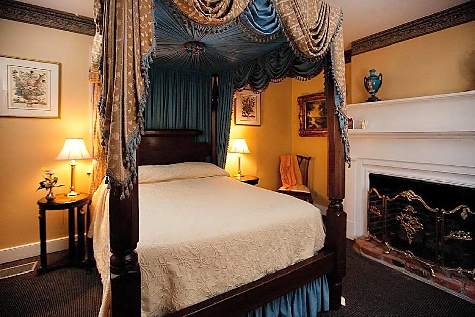 Monmouth Historic Inn