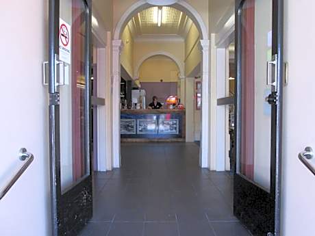 Maclean Hotel