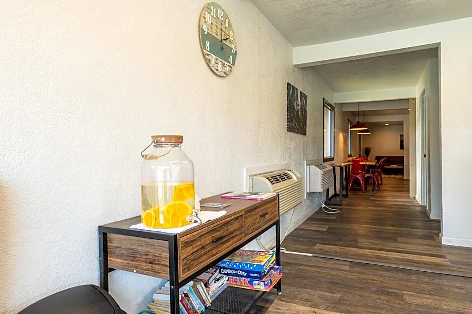 The Junction Hotel and Hostel