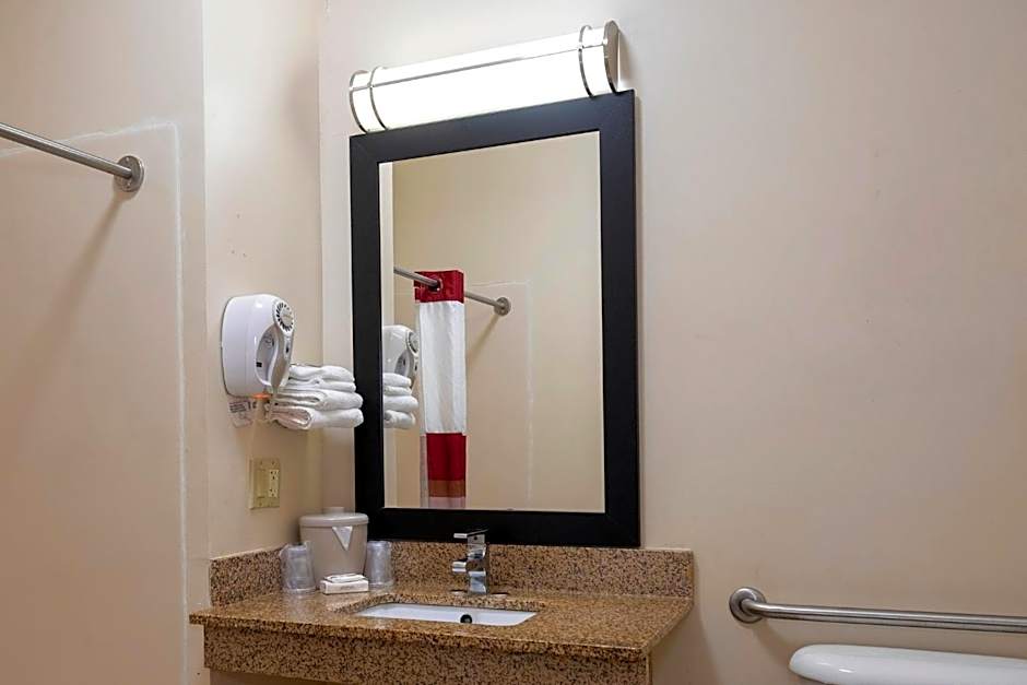 Red Roof Inn & Suites Dover Downtown