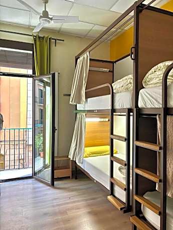 Bed in Mixed Dormitory Room (8-Bed)