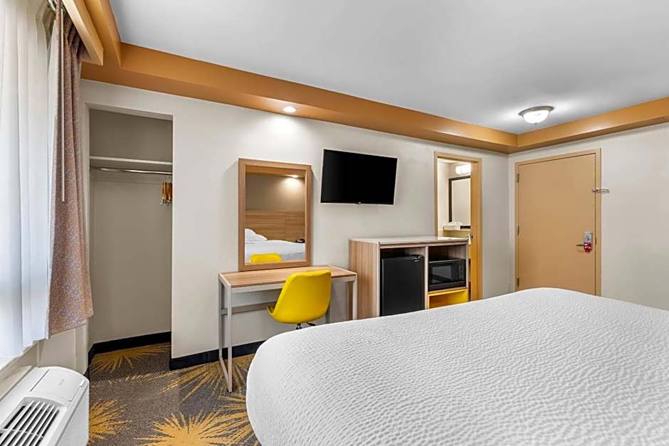 Econo Lodge Woodbridge