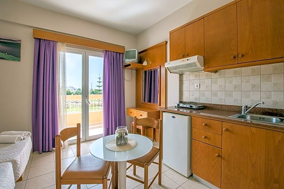 Danelis Studios & Apartments