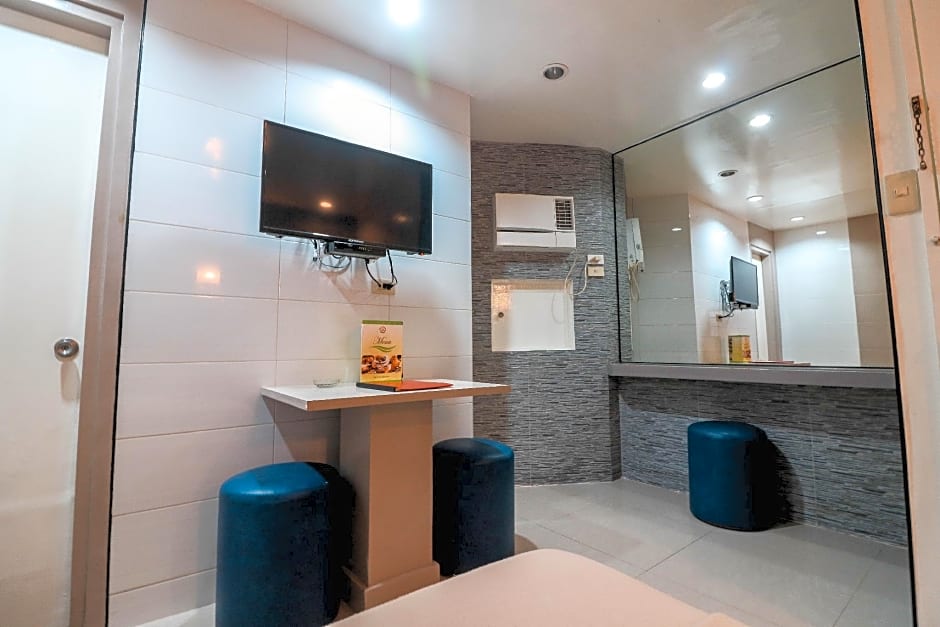 Mahal Kita Drive Inn