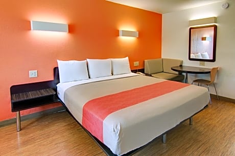 King Room - Disability Access - Non-Smoking