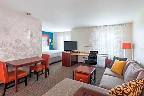 King Studio with Sofa Bed - Hearing Accessible
