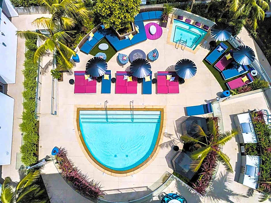 Fairfax District Chic City Oasis 2 BR Apt with Den 136