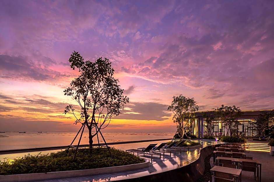 S Sriracha Hotel & Residence