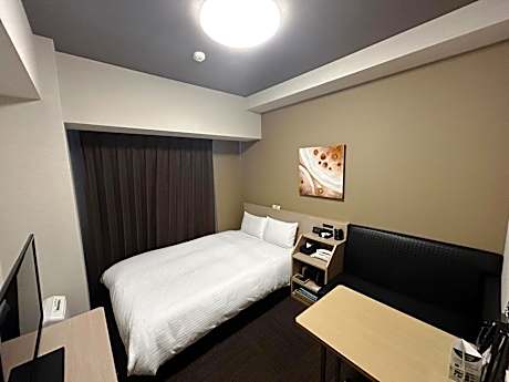 Double Room with Small Double Bed - Smoking - No Daily Cleaning