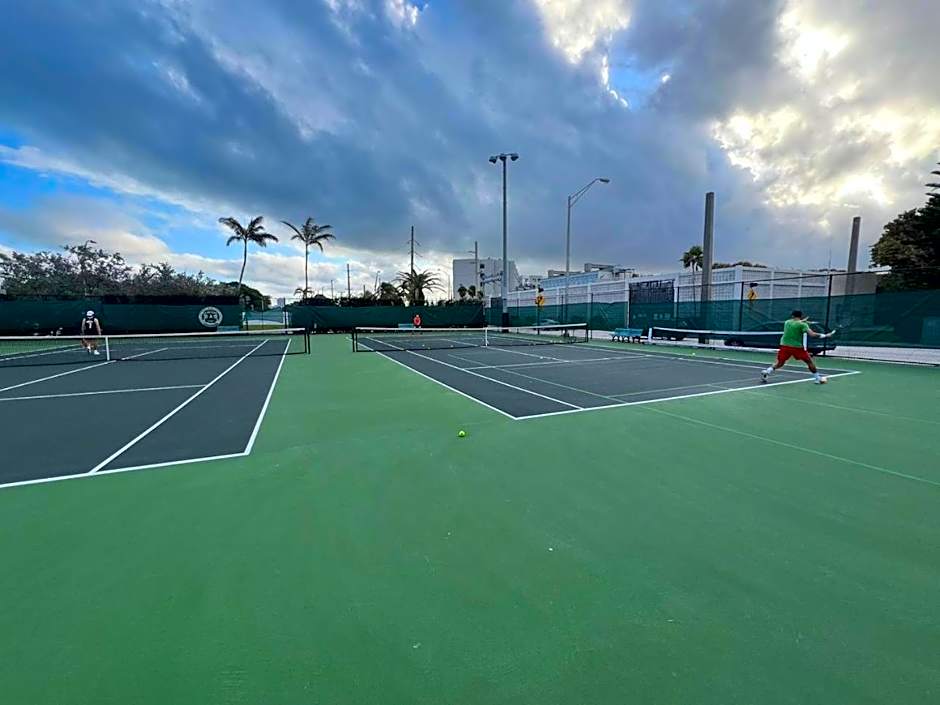 Los Patios Home Suites