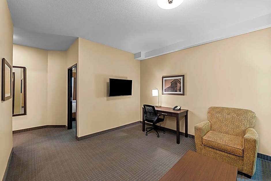 Best Western Plus Lacombe Inn & Suites