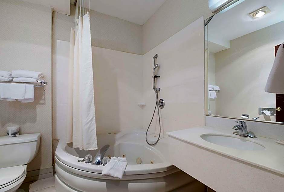 Quality Inn Grand Suites Bellingham