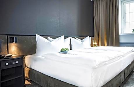 Suite with Garden View