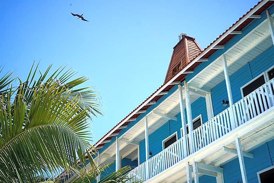 El Faro Beach Front by ÓOL Hotels