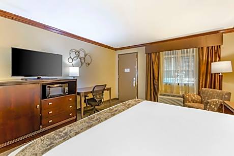1 King Mobility Access Bathtub Pet Friendly Room Microwave Fridge Wi-Fi Non-Smoking Full Breakfast