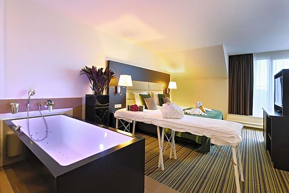 Photo 1 of 6 of Suite