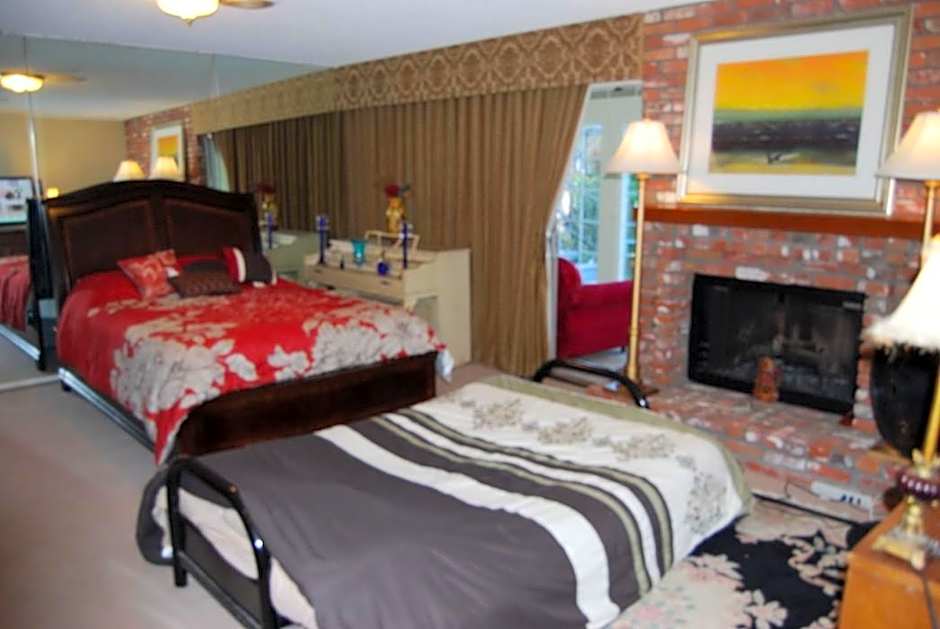 Bed and Breakfast in Hollywood Hills