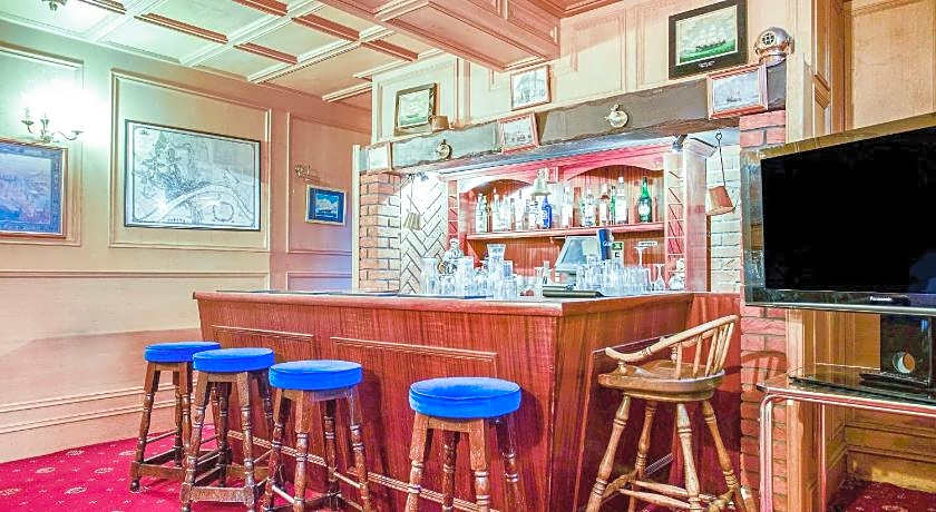 OYO The Rowers Hotel