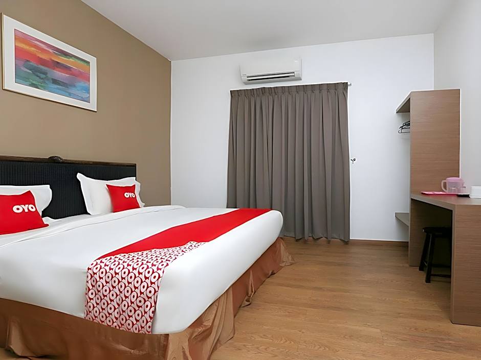 OYO 89915 EAST MOUNT HOTEL