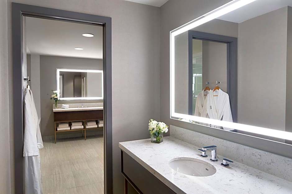 Sheraton Vancouver Guildford Hotel