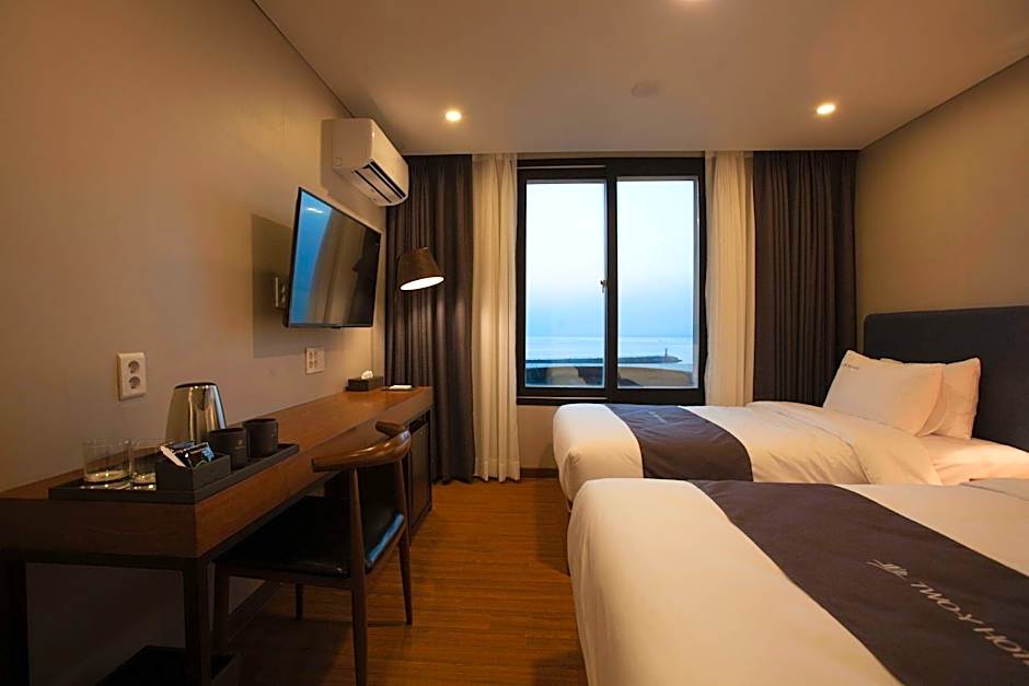 Two-Y-Hotel