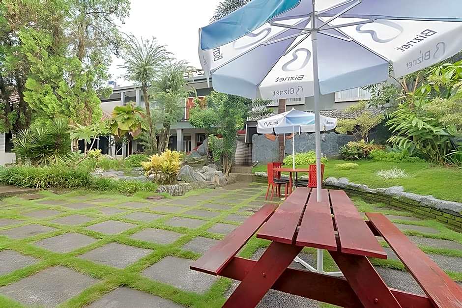 RedDoorz Plus @ Otista Garut