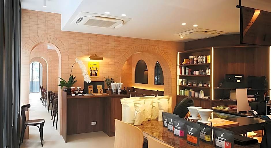 The Quarter Ploenchit by UHG