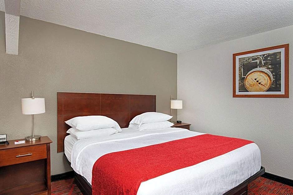 Ramada by Wyndham Bowling Green