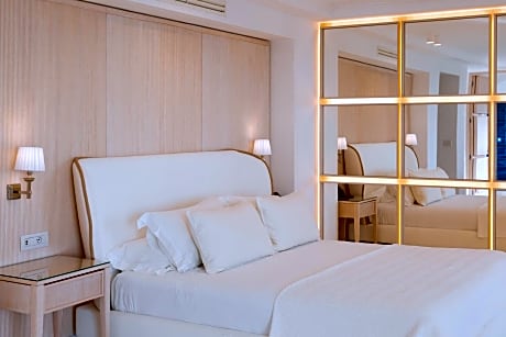 One-Bedroom Suite with Sea View