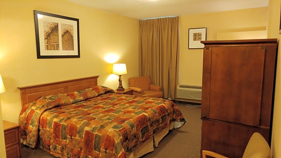 Country Regency Inn & Suites