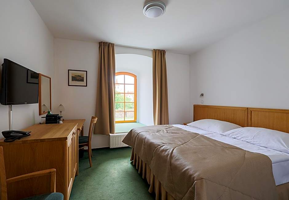 Photo 1 of 10 of 1 Double Bed or 2 Beds, River View