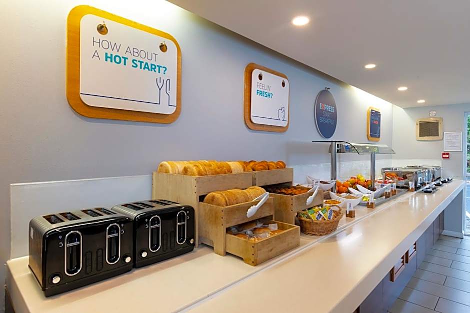 Holiday Inn Express Birmingham Oldbury By IHG