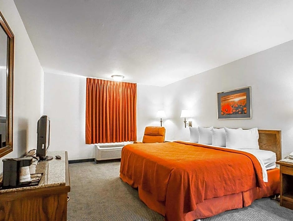 Quality Inn & Suites North Springfield