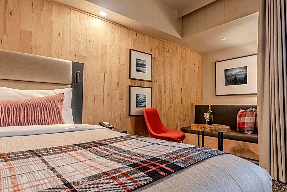 Peaks Hotel and Suites