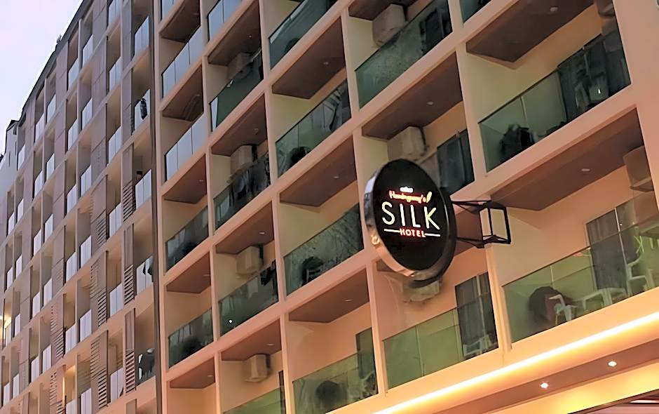 Hemingways Silk Hotel