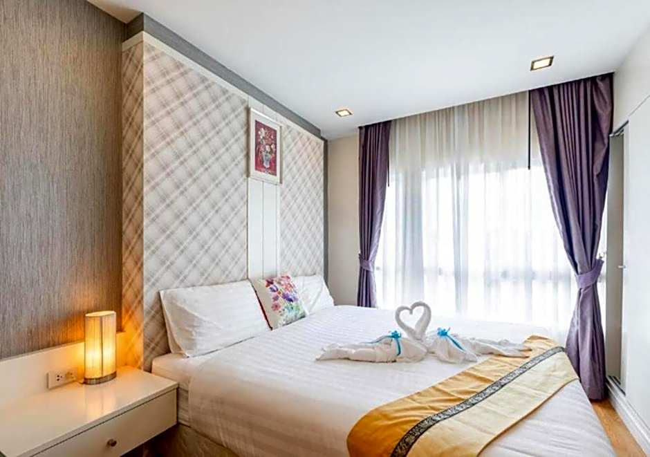 Backpacker Street Airport Place