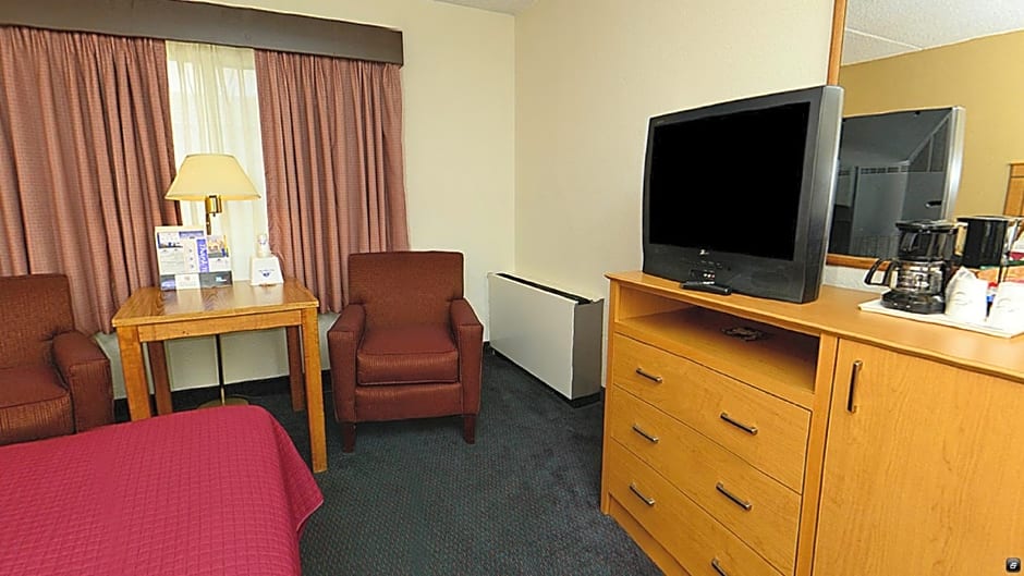 Americas Best Value Inn and Suites St. Cloud