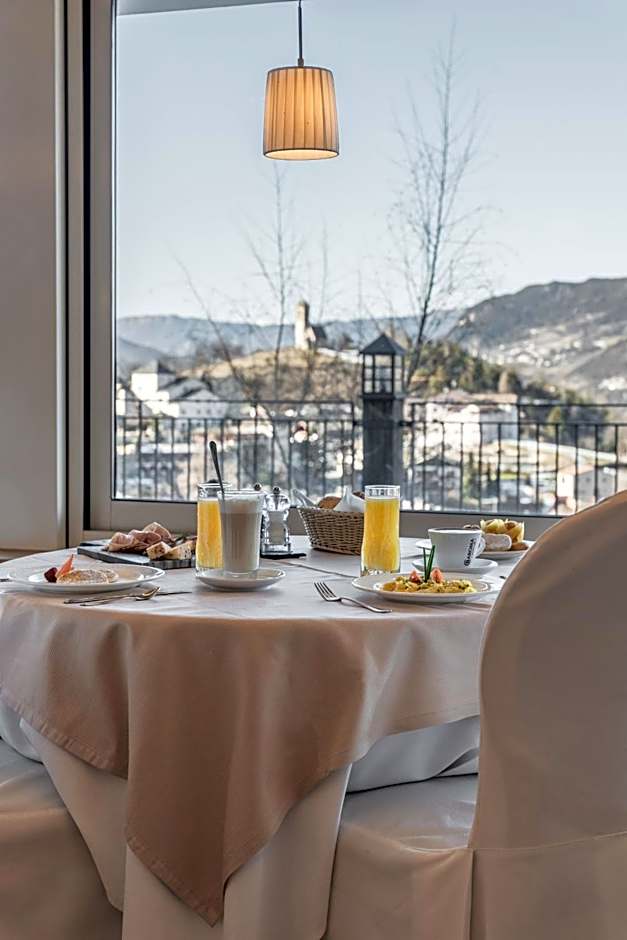 Hotel Emmy - five elements