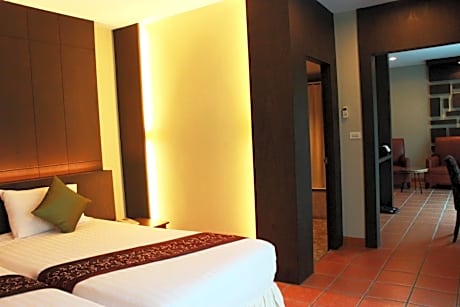 One-Bedroom Suite with Balcony