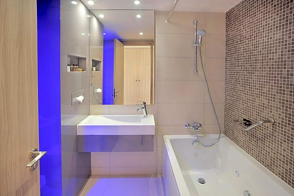 Nelia Beach Hotel & Spa