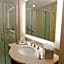 DoubleTree By Hilton Hotel Dulles Airport-Sterling