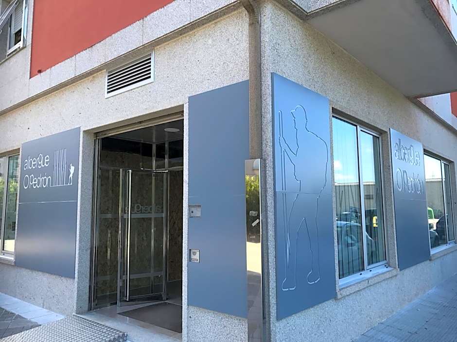 Albergue O Pedrón Hostel & Rooms