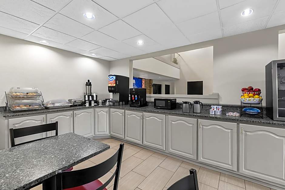 Red Roof PLUS+ & Suites Atlanta Airport South