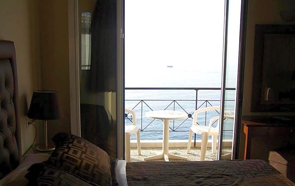Queens Leriotis Hotel