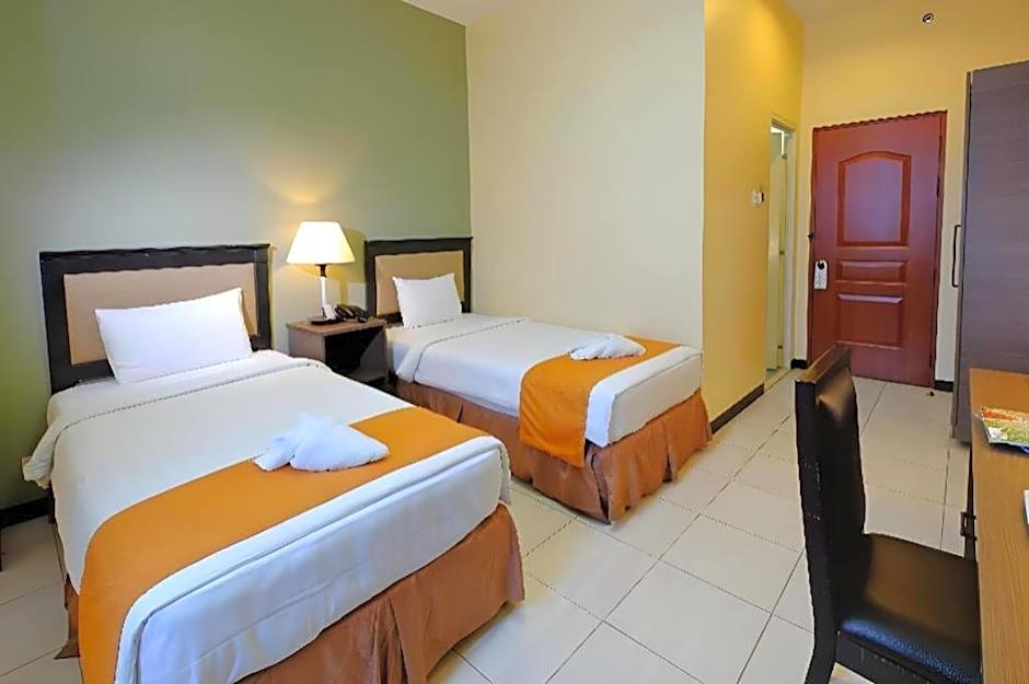 OYO 187 The Maxwell Hotel